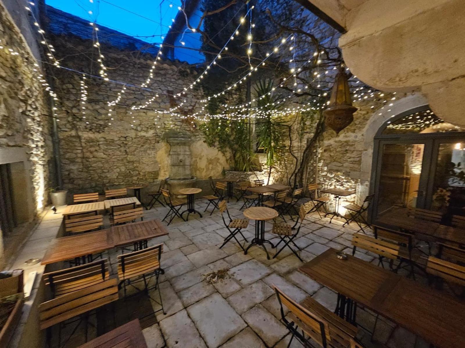 Le Patio Hotell Grignan Exteriör bild